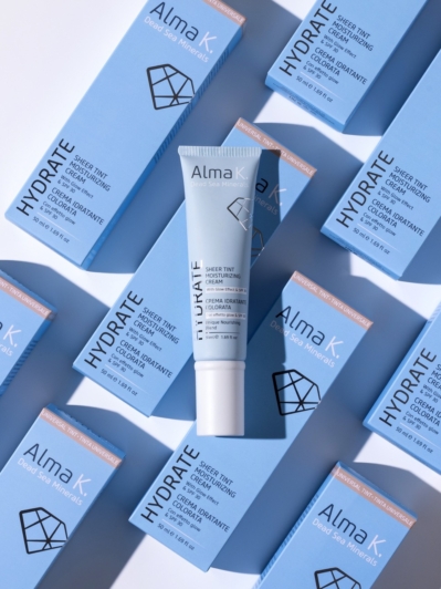 Crema idratante colorata con effetto glow & SPF 30